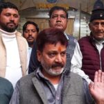 मंसूरी के उजाड़े हुए लघु व्यापारियों के समर्थन में आए संजय चोपड़ा