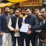 व्यापारियों ने पार्षद को दिया नाली बनवाने के लिए ज्ञापन
