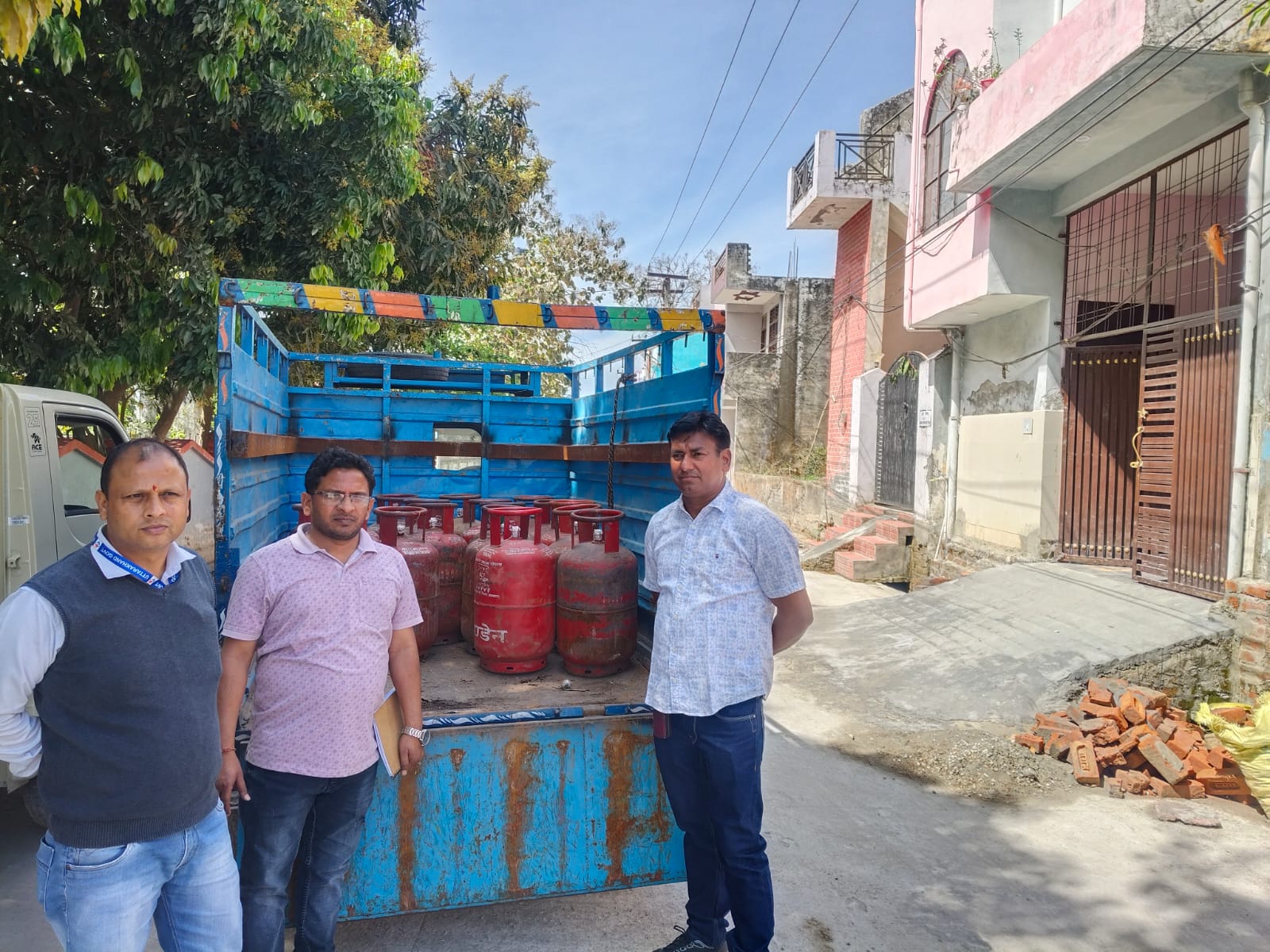 गैस सिलेंडर में कम हुई तो वाहन चालक के खिलाफ हुआ मुकदमा दर्ज