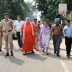 निरंजनी अखाड़े के सचिव और मेला प्रशासन ने किया पेशवाई मार्ग का निरीक्षण